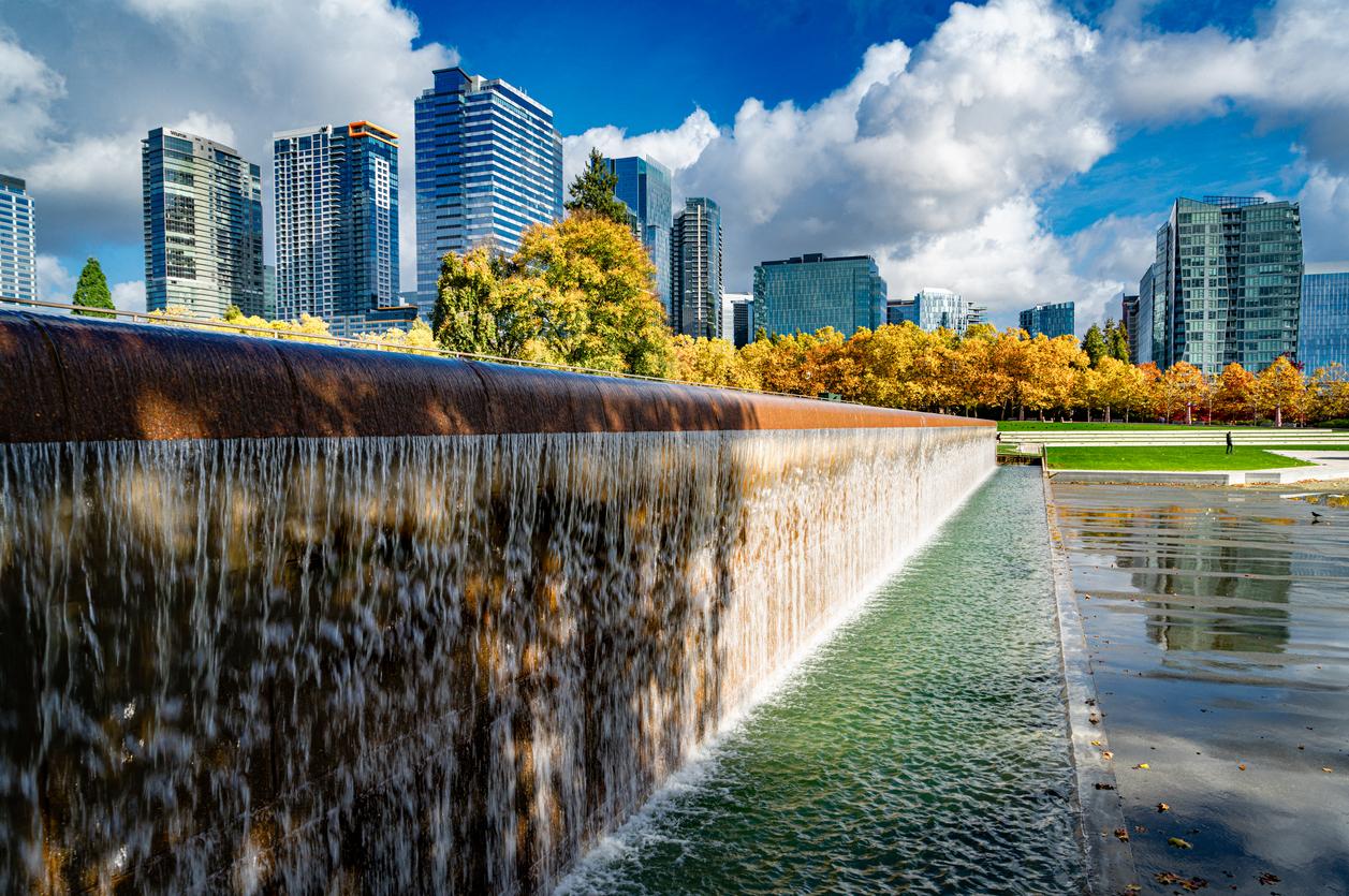 Senior consultant leading an event planning review